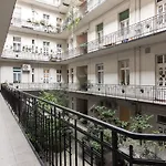 Beautiful Spacious Three-room Close To Buda Castle Apartment Budapest