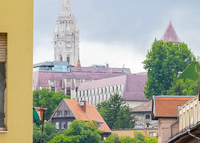 Beautiful Spacious Three-room Close To Buda Castle
