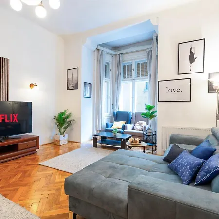 Beautiful Spacious Three-room Close To Buda Castle