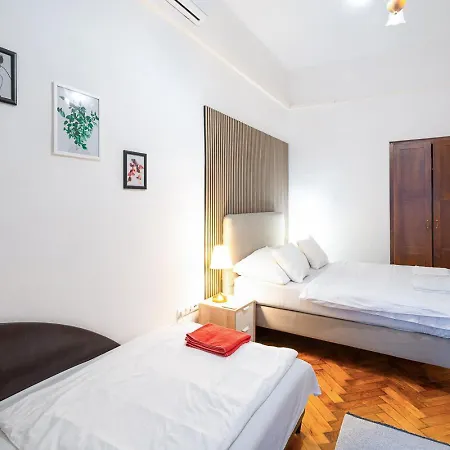 Beautiful Spacious Three-room Close To Buda Castle