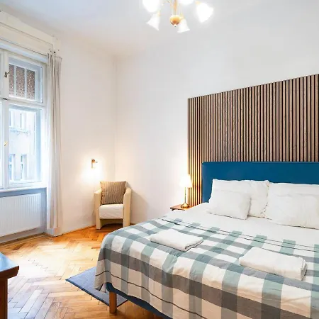 Beautiful Spacious Three-room Close To Buda Castle