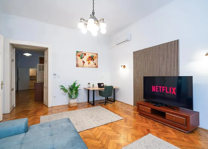 Апартаменты Beautiful Spacious Three-room Close To Buda Castle *
