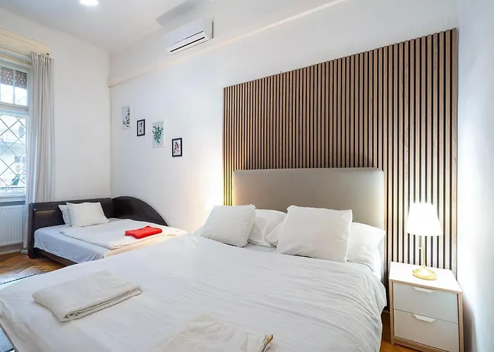 Beautiful Spacious Three-room Close To Buda Castle *
