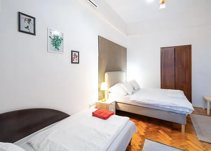 Beautiful Spacious Three-room Close To Buda Castle