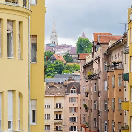 Beautiful Spacious Three-room Close To Buda Castle شقة