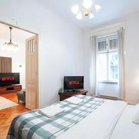 Beautiful Spacious Three-room Close To Buda Castle شقة *