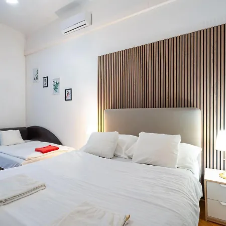 Beautiful Spacious Three-room Close To Buda Castle *