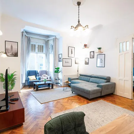 Beautiful Spacious Three-room Close To Buda Castle شقة بودابست