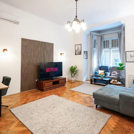 Beautiful Spacious Three-room Close To Buda Castle بودابست