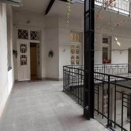 Beautiful Spacious Three-room Close To Buda Castle