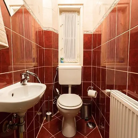 Beautiful Spacious Three-room Close To Buda Castle Apartamento