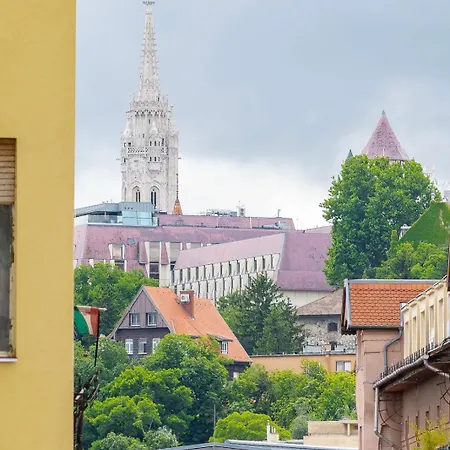 Beautiful Spacious Three-room Close To Buda Castle