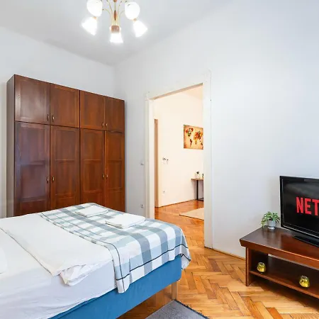 Beautiful Spacious Three-room Close To Buda Castle * 부다페스트