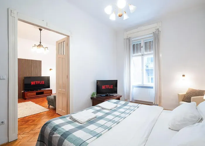 Beautiful Spacious Three-room Close To Buda Castle Apartament *