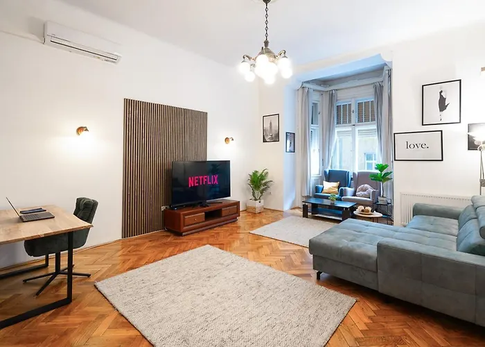 Beautiful Spacious Three-room Close To Buda Castle Budapesta