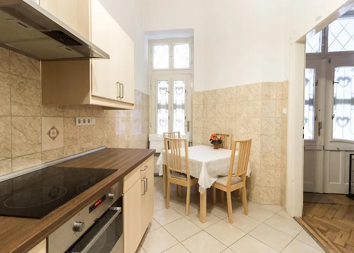 Beautiful Spacious Three-room Close To Buda Castle Apartament *